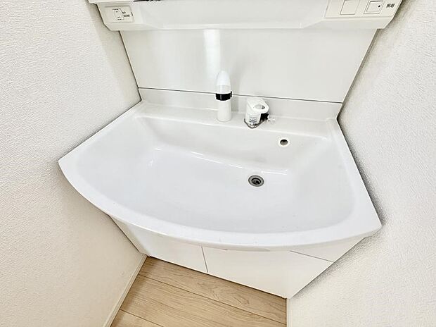 【ハンドシャワー付洗面台】■手洗いや顔を洗う時も快適に使える便利なシャワー