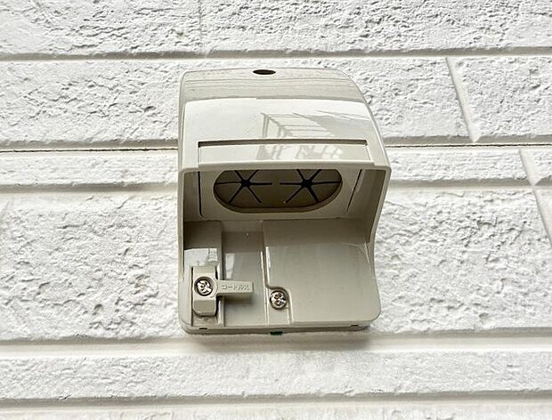 【屋外コンセント】■室内のコンセントから延長コードを引っ張る手間がなくなります。