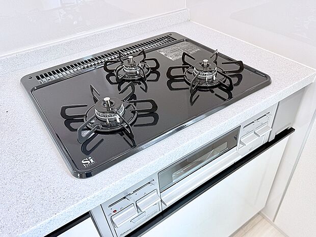 【3口ガスコンロ】■一度に多くの料理ができ便利で効率的