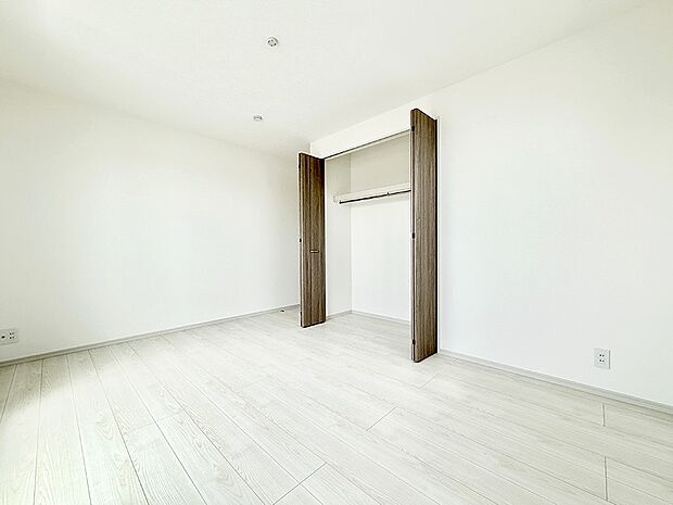 【リビング以外の居室】1号棟 ■落ち着いた雰囲気のお部屋で心が安らぐ空間