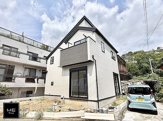 【現地外観写真】1号棟 ■暮らしを彩る充実した設備仕様が備わった住まい