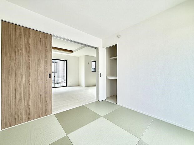 【リビング以外の居室】1号棟 ■清潔感あふれるお部屋で毎日を快適に過ごせます