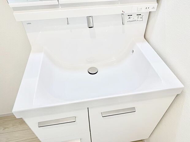 【ハンドシャワー付洗面台】■手洗いや顔を洗う時も快適に使える便利なシャワー