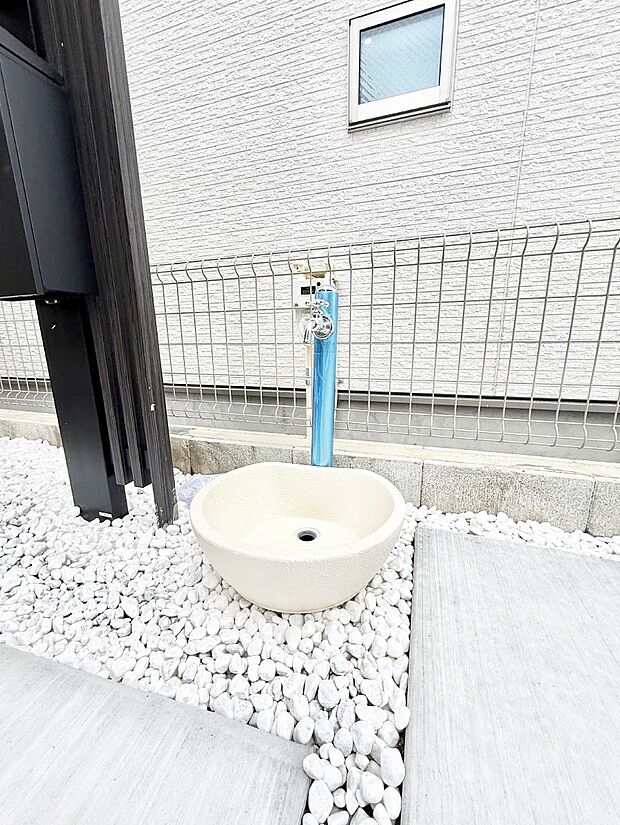 【その他現地】2号棟 ■ガーデニングや洗車などの際に大活躍な屋外立水栓