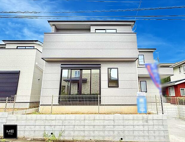 【現地外観写真】2号棟  ■暮らしを彩る充実した設備仕様が備わった住まい