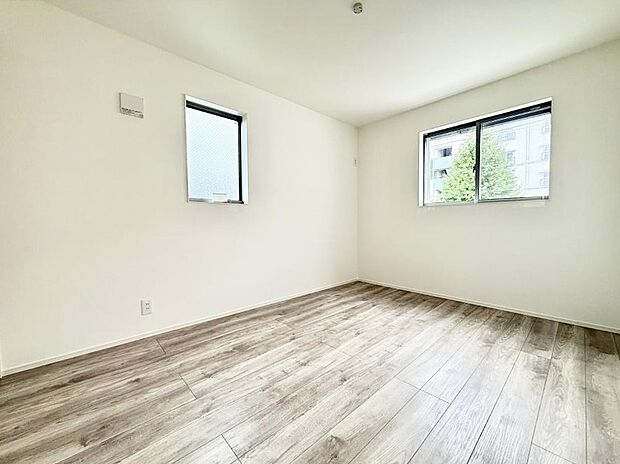 【リビング以外の居室】1号棟  ■清潔感あふれるお部屋で毎日を快適に過ごせます