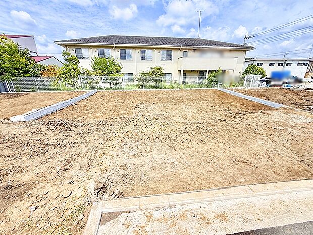 【現地外観写真】2号棟  ■暮らしを豊かにする充実した仕様設備で快適に
