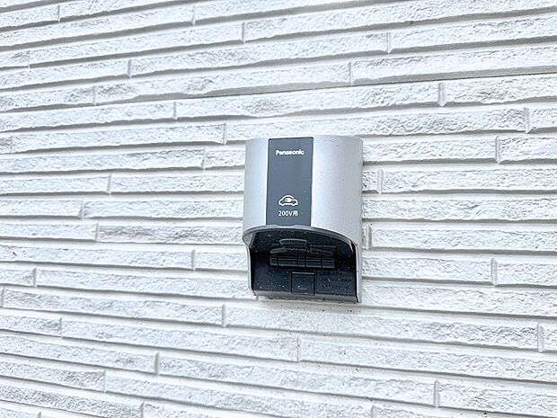 【屋外コンセント】■屋外に電源コンセントがあれば、高圧洗浄機で窓や外壁を掃除するなど便利です。