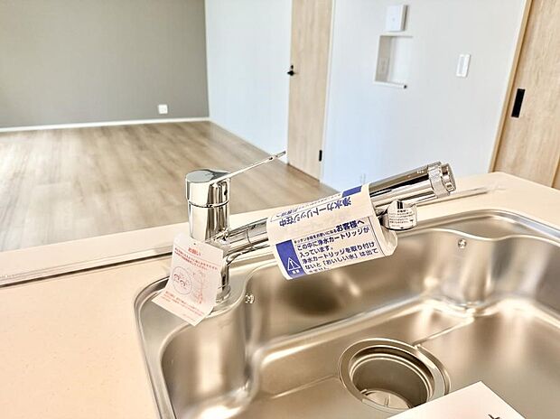 【浄水器】■清潔でおいしい水を手軽に供給してくれます