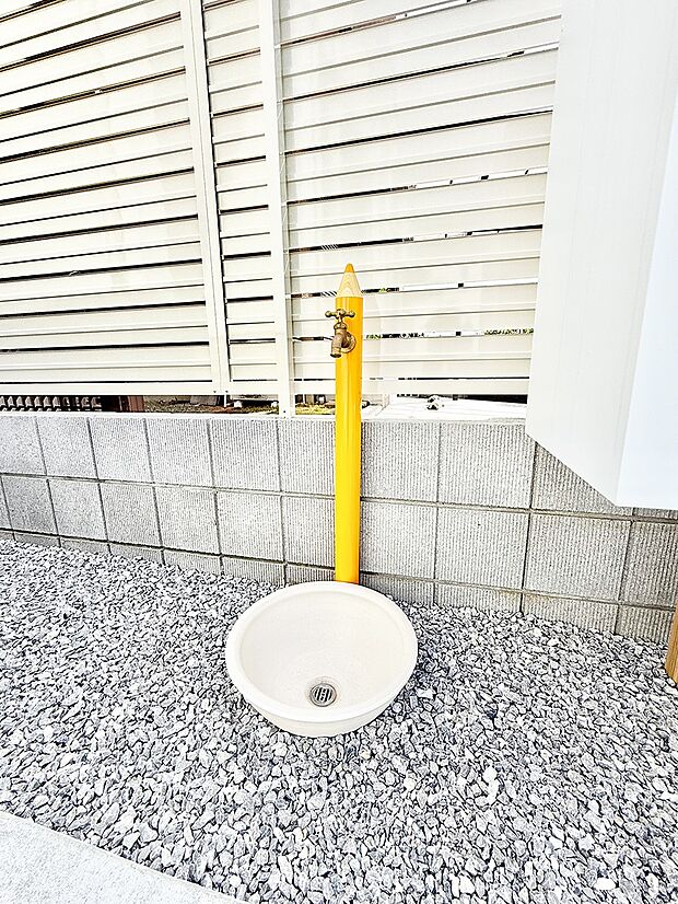 【その他現地】7号棟 ■ガーデニングや洗車などの際に大活躍な屋外立水栓