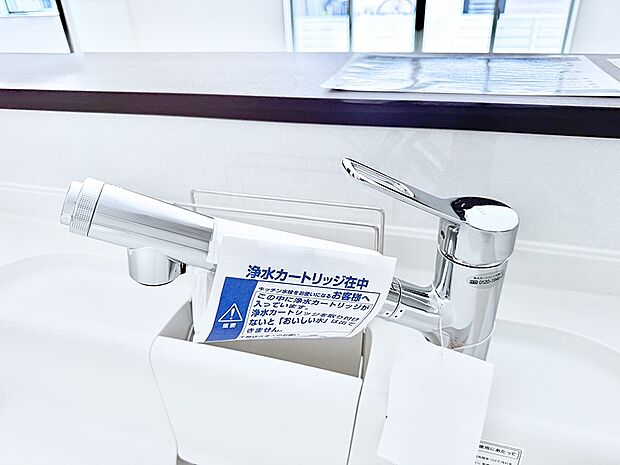 【浄水器】■清潔でおいしい水を手軽に供給してくれます