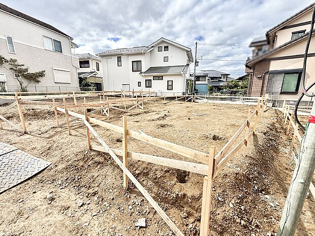 【現地外観写真】B号棟  ■家族みんなが笑顔で過ごせる、安心感のある住まい