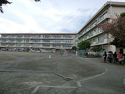 町田市立成瀬台小学校 500m(7分)