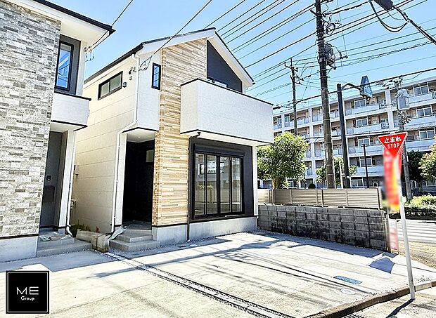 【現地外観写真】2号棟  ■暮らしを彩る充実した設備仕様が備わった住まい