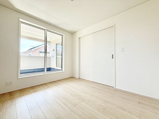 【リビング以外の居室】1号棟 ■シンプルで使いやすい空間がスッキリ感じられます