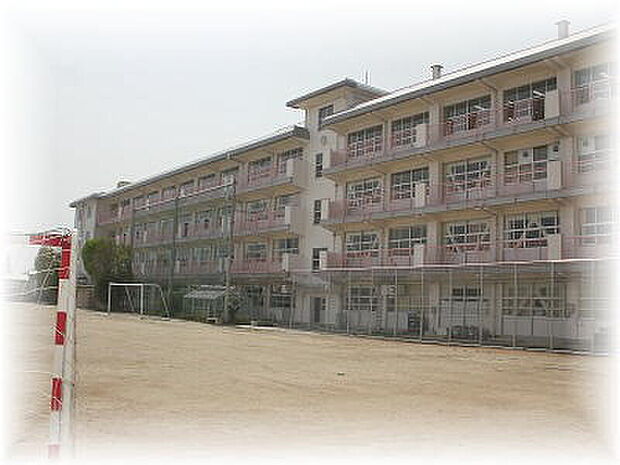 北九州市立折尾中学校（約1,222m）