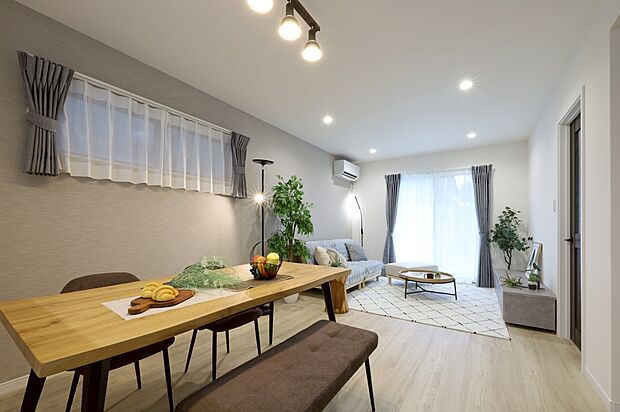 LDK［C棟］ ■16.9帖のLDKにはリビング収納をプラス。片付けやすく、すっきりとした空間をキープできます。