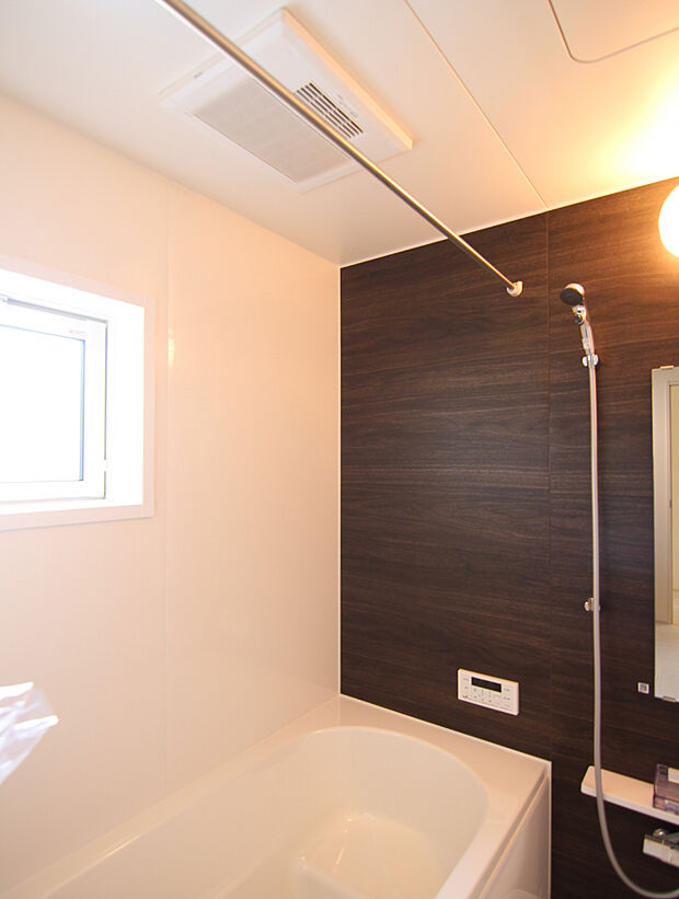 【【1号棟】】◎暖房乾燥機能付の浴室なら雨天時に洗濯物も乾かせます◎