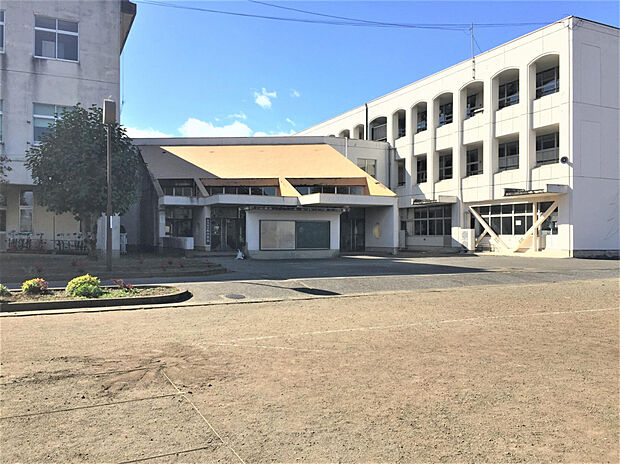 北小学校（約1,400m）