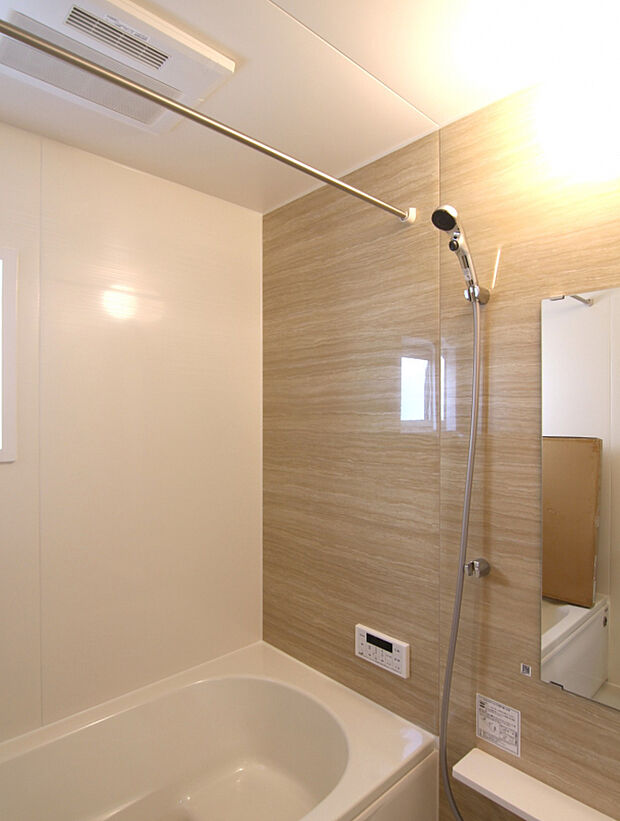 【【1号棟】】◎暖房乾燥機能付の浴室なら雨天時に洗濯物も乾かせます!◎