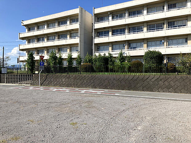 北部小学校（約880m）