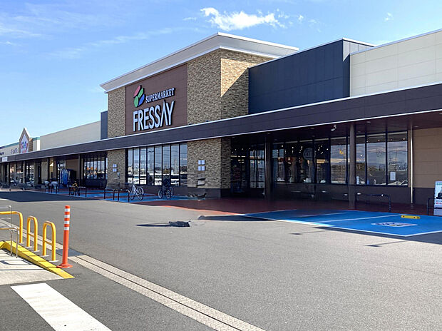 フレッセイ朝倉店（約750m）