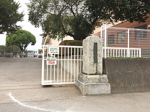 北中学校(約650m)