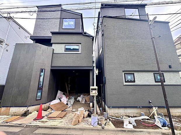 物件の陽当りや通風・仕様設備やお部屋の大きさの比較、近隣・周辺環境や街並みなど、資料には掲載していない情報が現地にはたくさんあります。　是非一度、現地をご確認ください。
