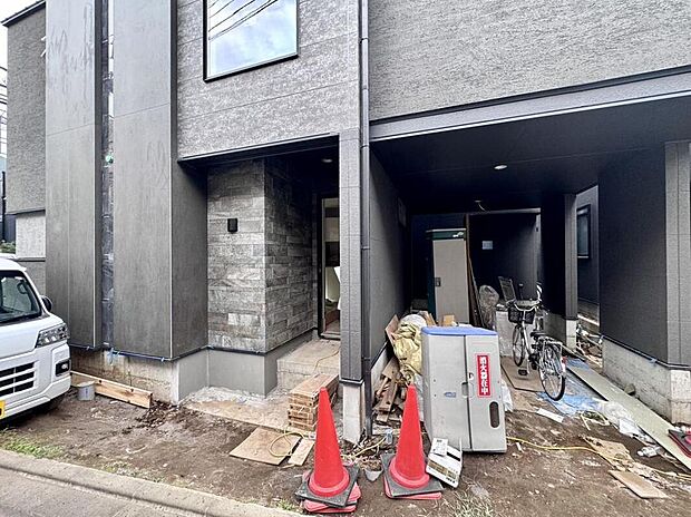 緑に彩られた街区に現出する建物は、ここに住まう方々へ余すこと無く太陽の恵みを届けられるように計画・設計されております。