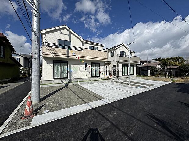 ご家族で複数台お持ちの方にも安心。並列3台駐車可能なゆとりのカースペースです。