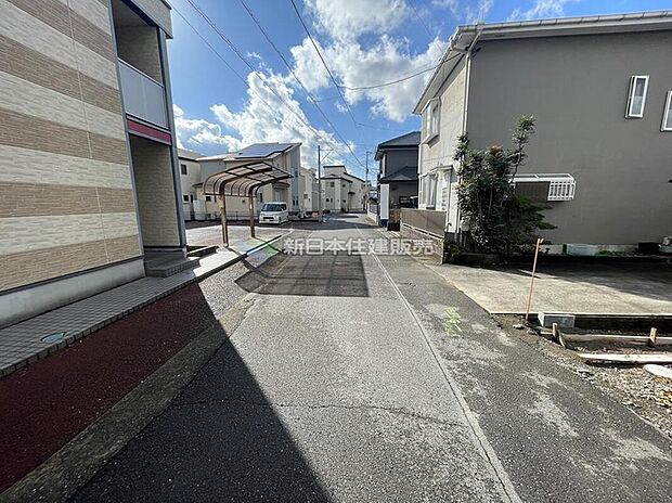 前面道路含む現地（道路幅：4.6ｍ、アスファルト舗装）