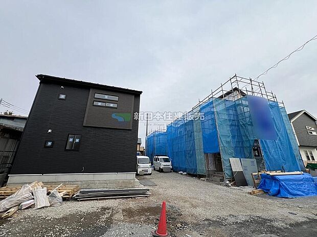 上棟
収納力抜群！見栄え良く、お手入れもスムーズにできるシステムキッチン付き。床下収納もあり、空いたスペースを有効活用できます。