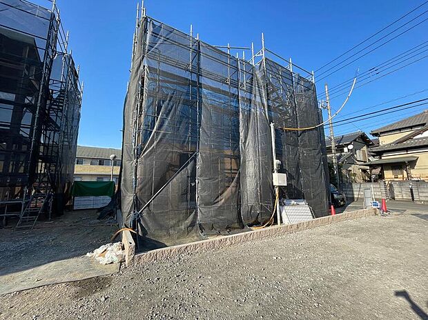 小学校や幼稚園も徒歩15分圏内と近く、子育て世帯にも安心の立地です。