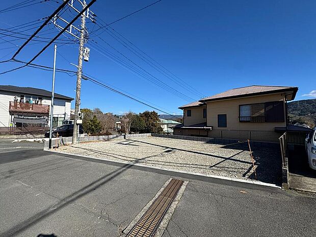 【現地外観写真】限定1棟！人気の角地物件。
角地は道路に面している面が多いため、人目につきやすく、防犯性が高い環境です。