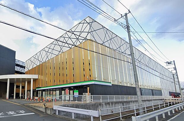 ファミリーマート マルハンメガシティ三島駿東店(約429m)