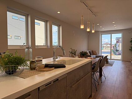 No.13 キッチンからダイニング、リビングへ