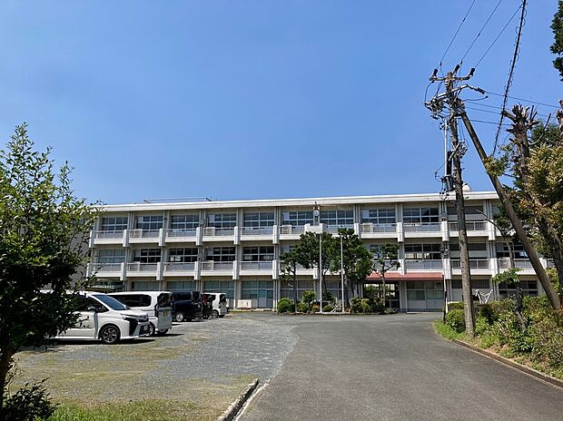 磐田市立神明中学校（約500m）