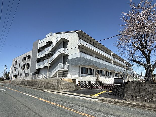 磐田市立向陽学府（約2,000m）