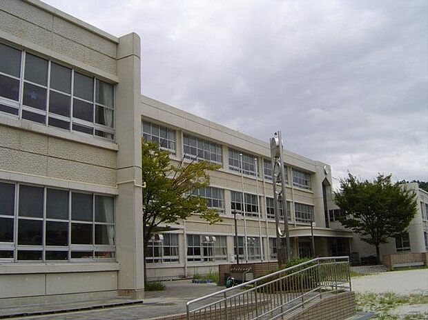 名古屋市立自由が丘小学校（約450m）