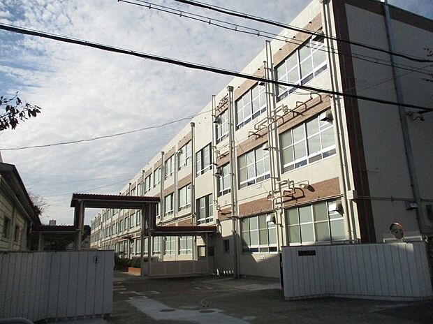 名古屋市立名塚中学校（約396m）