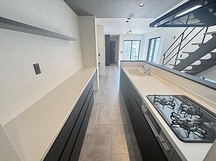 使いやすくスタイリッシュなキッチンです