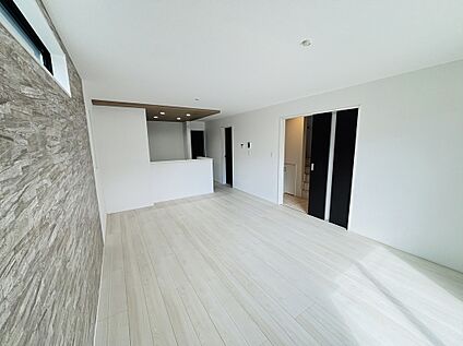 【4号棟】17帖のリビング