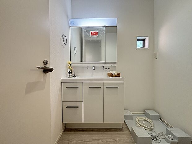 【【3号棟】】就寝前や朝の身支度の際など、快適にお使いいただける洗面台