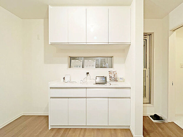 耐震施工＆耐震ラッチ付のカップボード付きキッチン