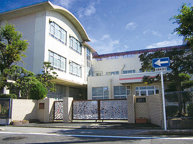 豊国中学校（約550m）