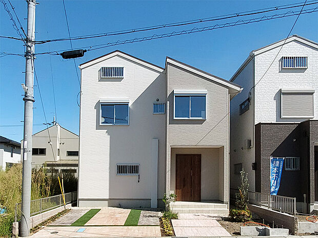 【2期【7号地】外観正面】外構工事中です。