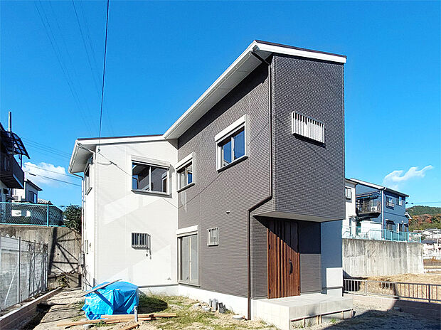 【3期6号地】外観正面　建築中です。