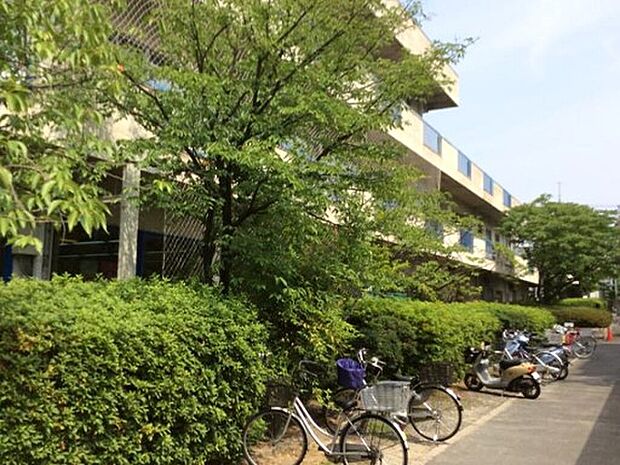 交野市立青年の家図書館