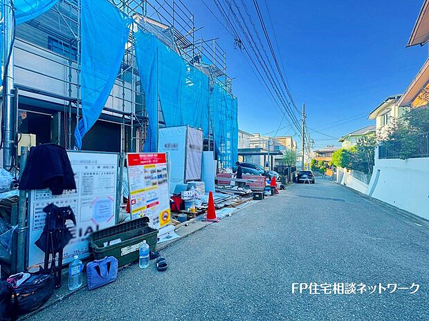 区画整理された閑静な住宅街で前面道路の幅員も5ｍあり、車の運転が苦手な方も安心です。