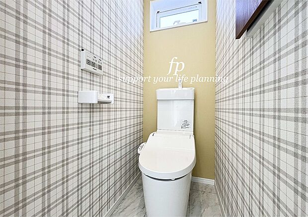 【トイレ】シンプルなデザイン、省エネ機能で快適な使い心地。お掃除もラクラクな一体型トイレです。